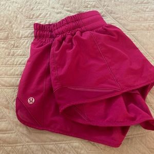 lululemon 2.5” ripened raspberry hotty hots